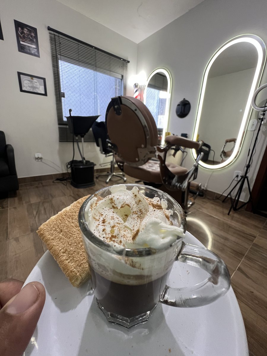 Café servido no Studio Felipe Serra